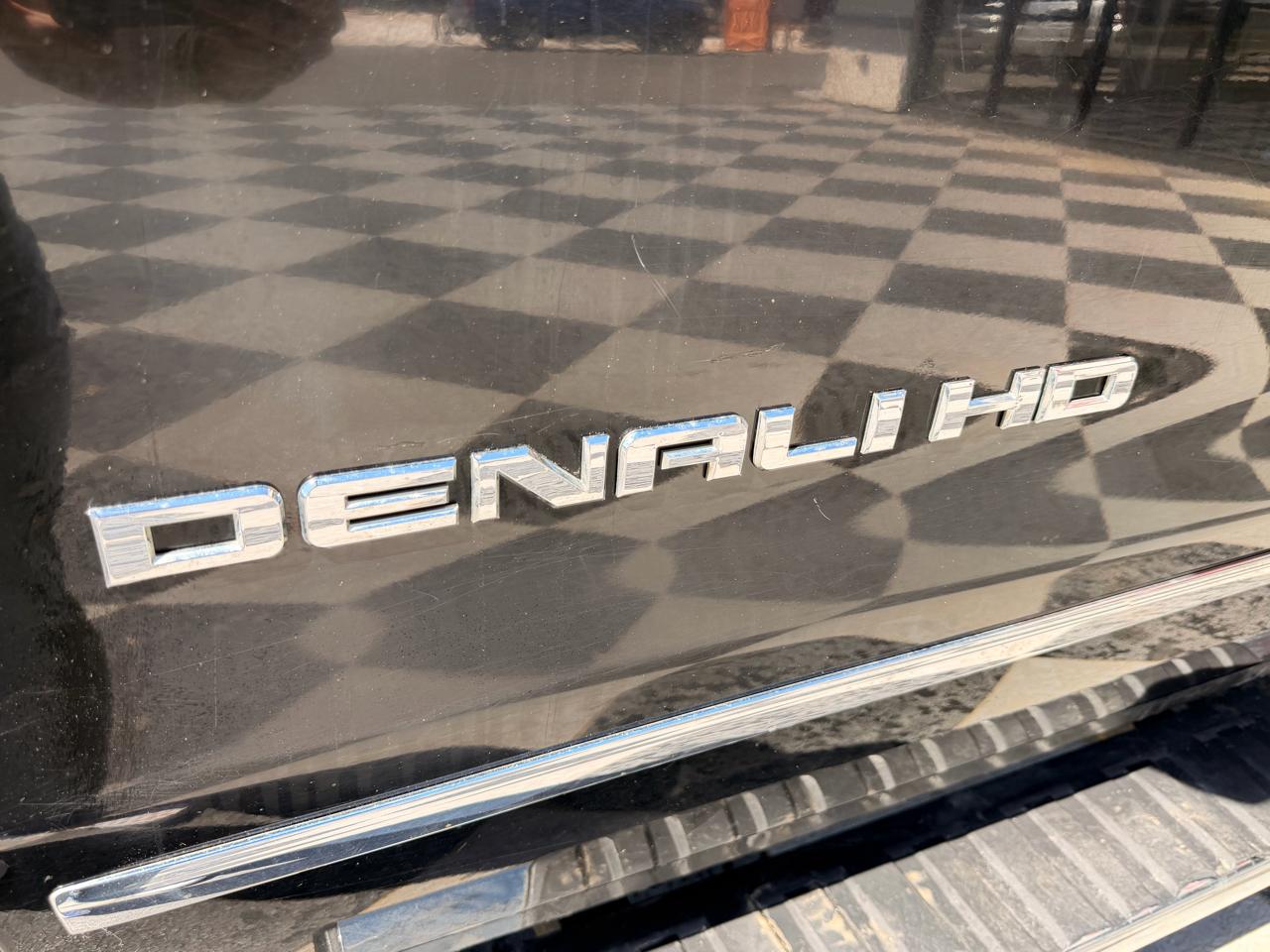 GMC Sierra 2500HD Denali Crew Cab 4WD 2015