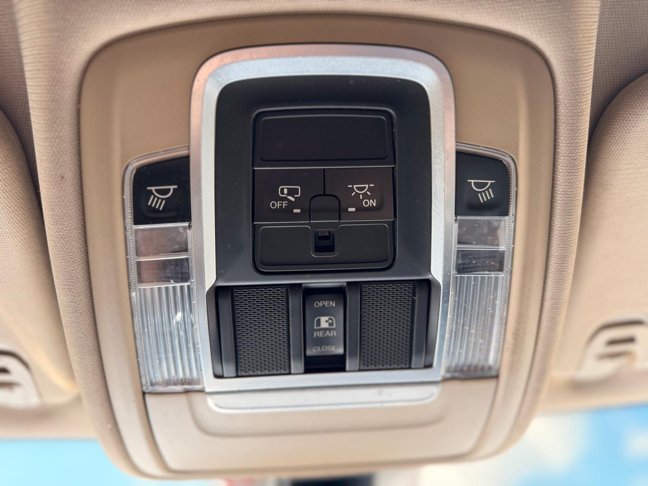 RAM 1500 Laramie Crew Cab SWB 4WD 2019