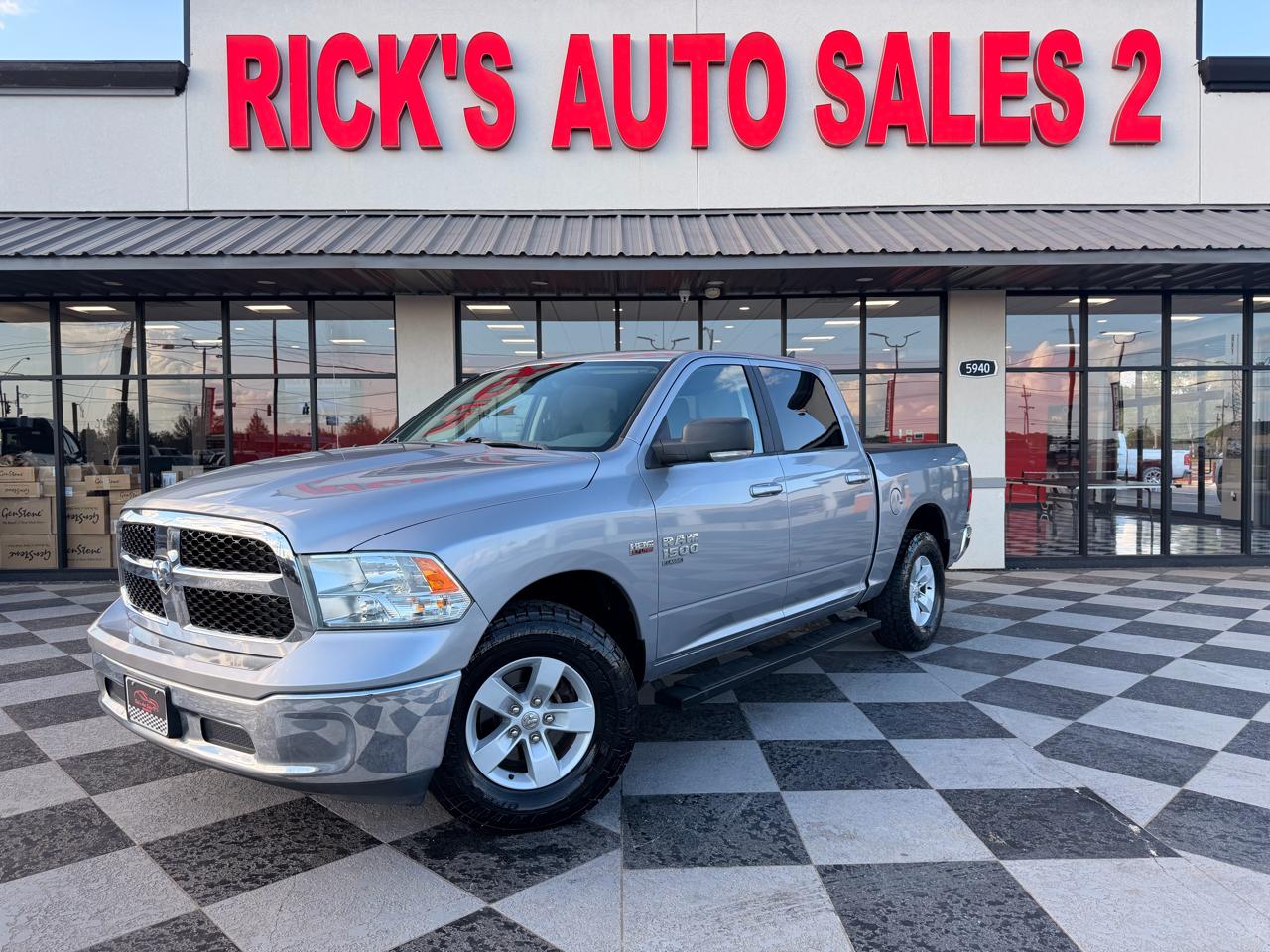 RAM 1500 Classic SLT Crew Cab SWB 4WD 2019
