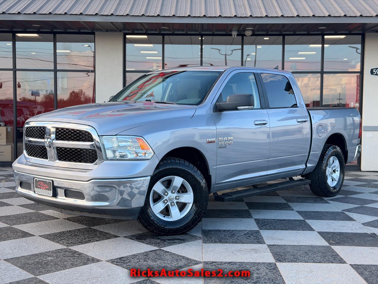 2019 RAM 1500 Classic SLT Crew Cab SWB 4WD