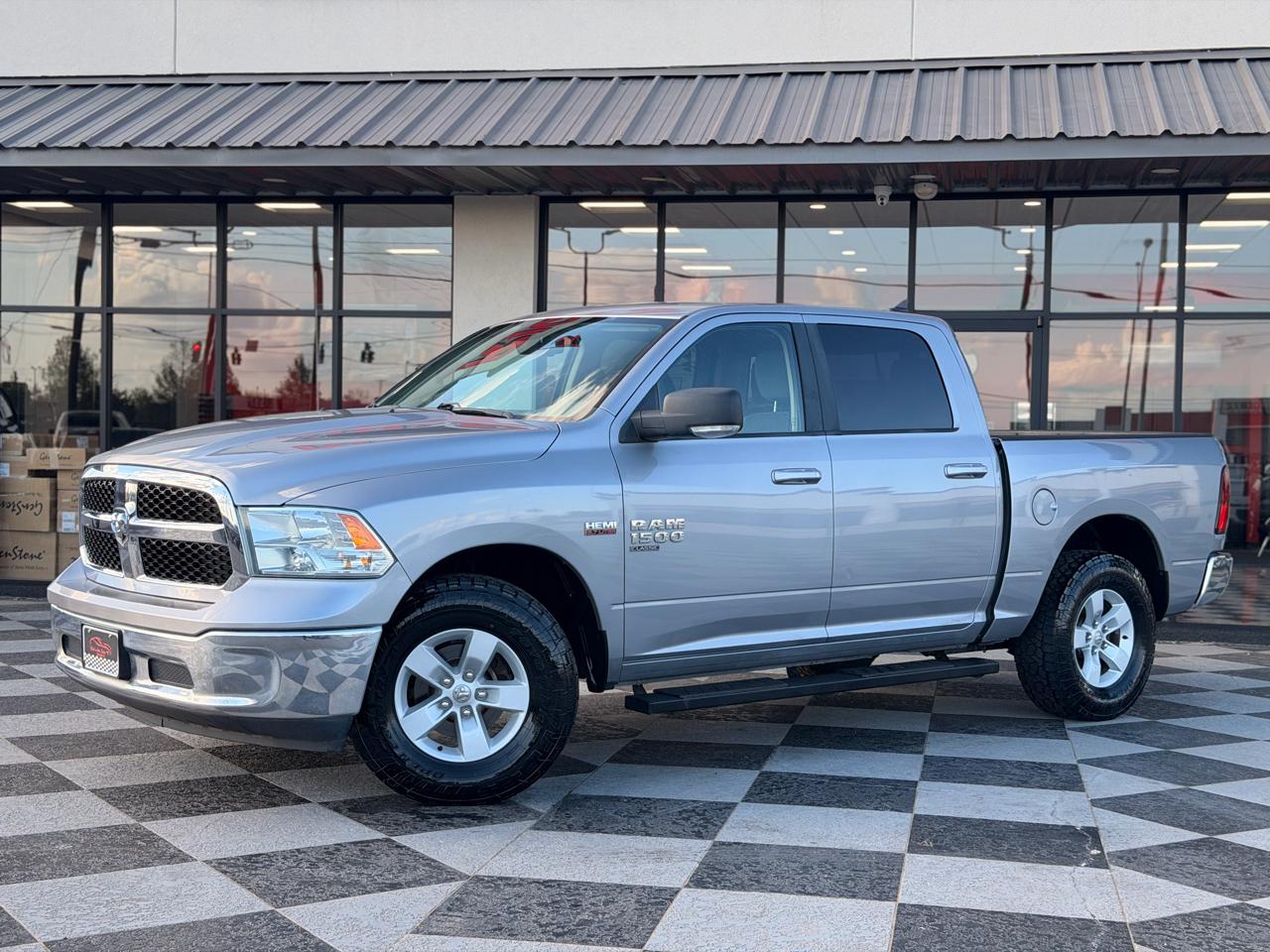 RAM 1500 Classic SLT Crew Cab SWB 4WD 2019