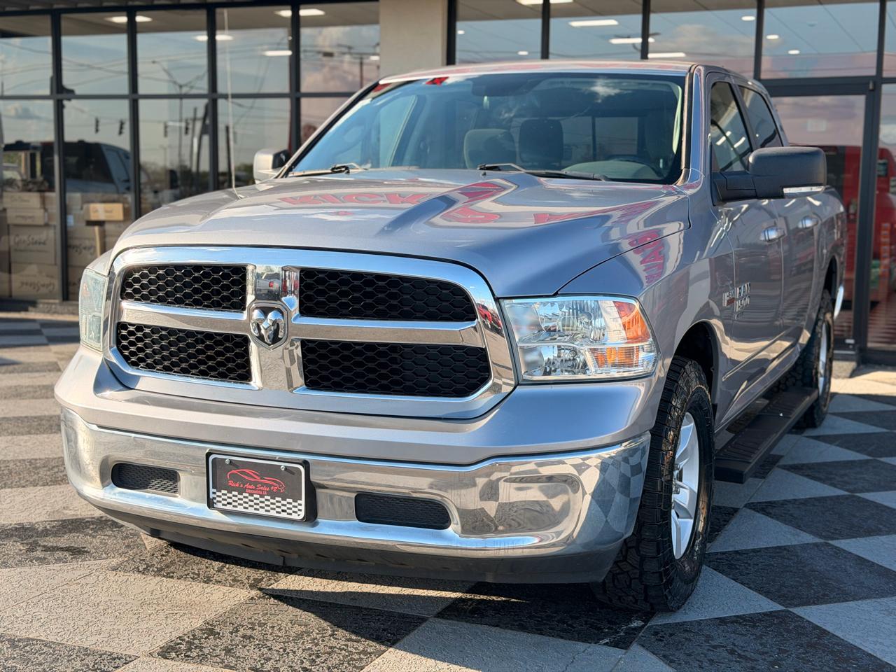 RAM 1500 Classic SLT Crew Cab SWB 4WD 2019