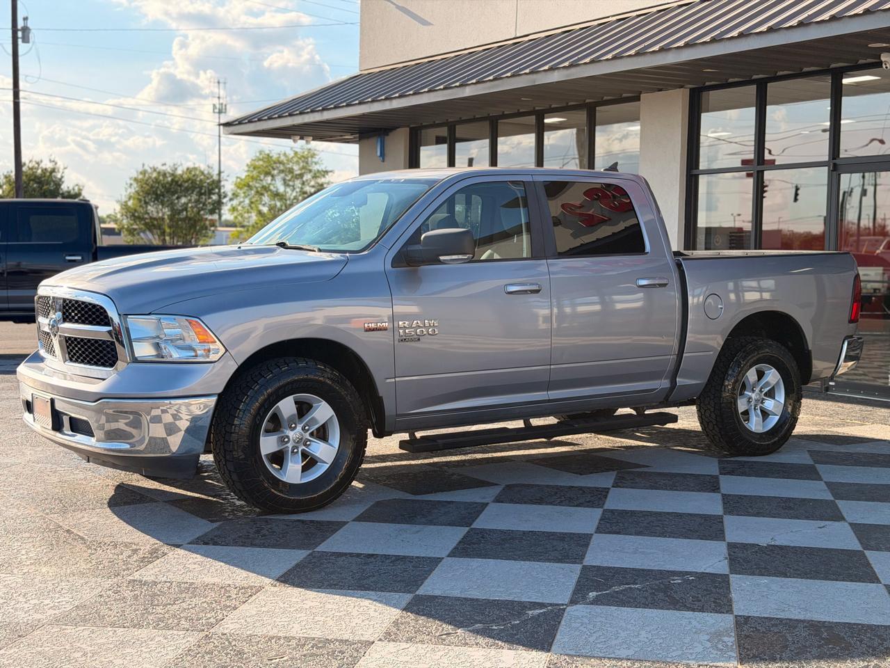 RAM 1500 Classic SLT Crew Cab SWB 4WD 2019