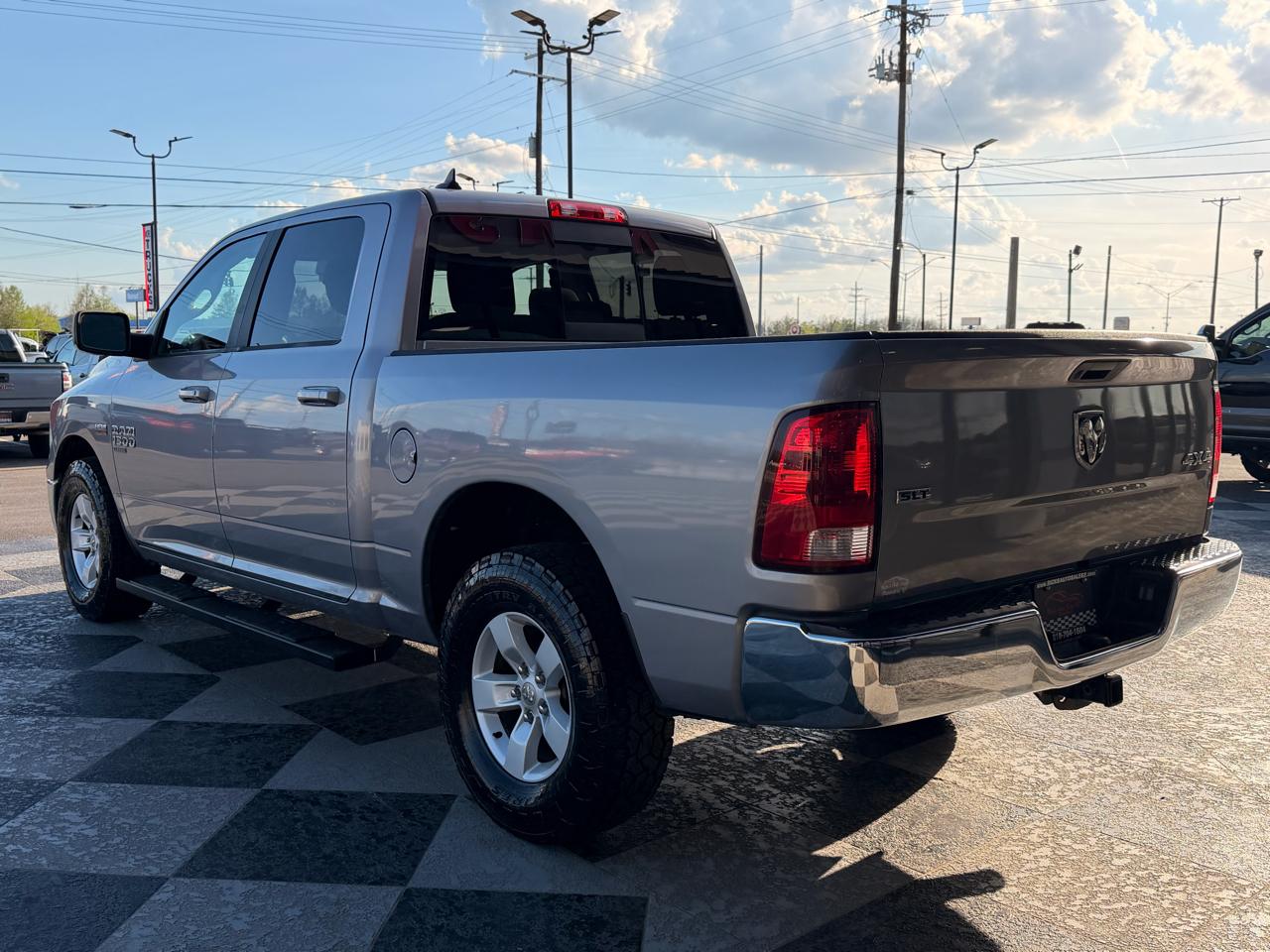 RAM 1500 Classic SLT Crew Cab SWB 4WD 2019