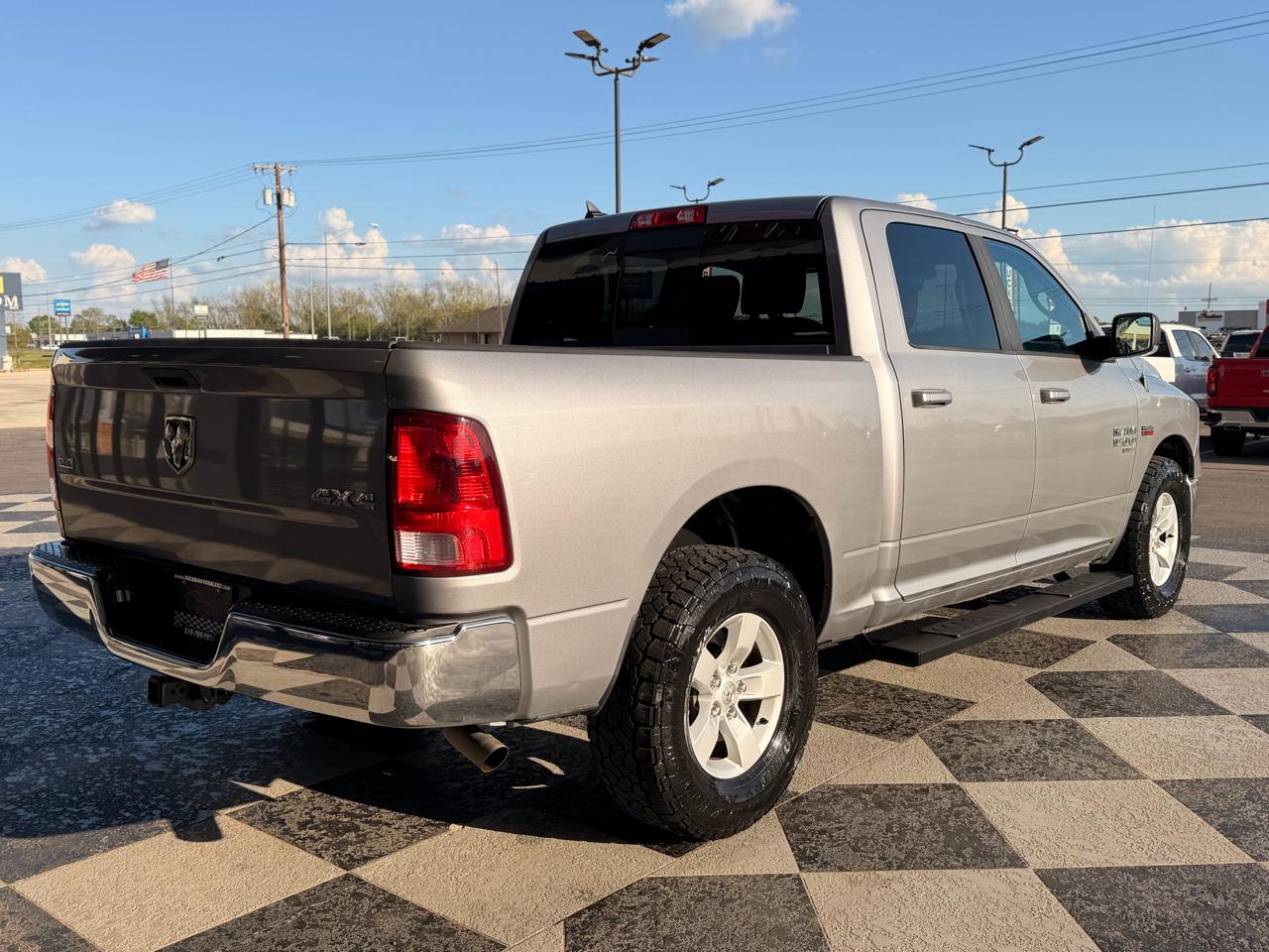 RAM 1500 Classic SLT Crew Cab SWB 4WD 2019