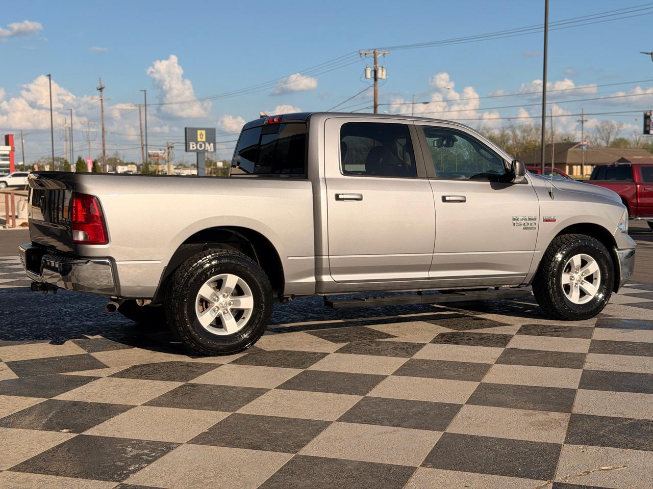 RAM 1500 Classic SLT Crew Cab SWB 4WD 2019