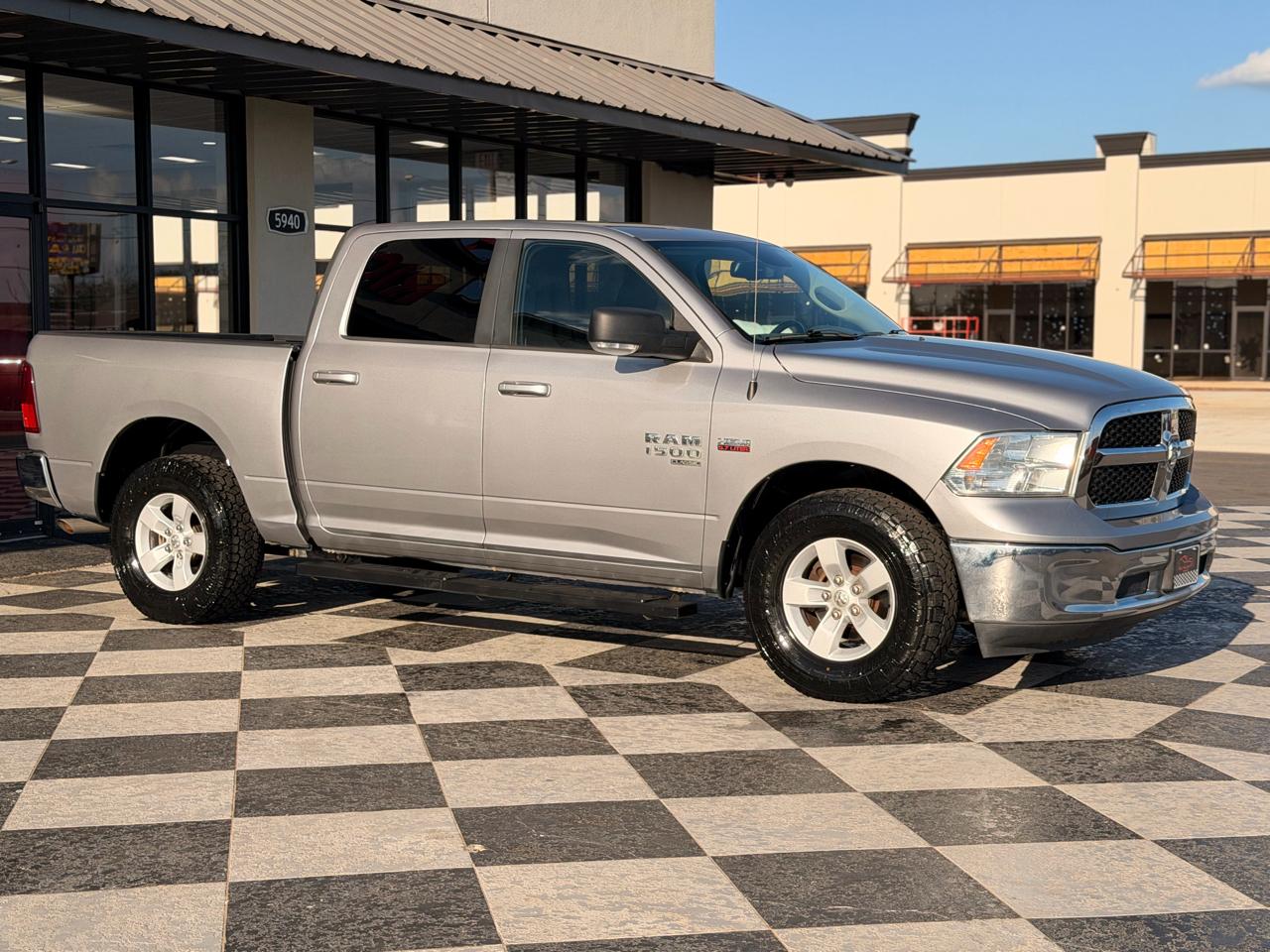 RAM 1500 Classic SLT Crew Cab SWB 4WD 2019