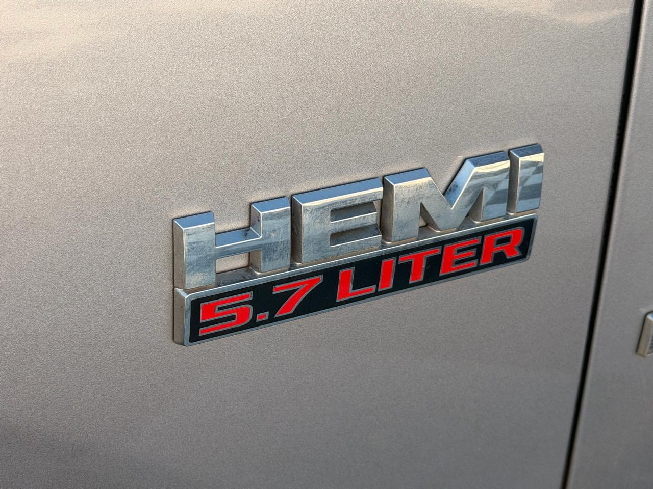 RAM 1500 Classic SLT Crew Cab SWB 4WD 2019