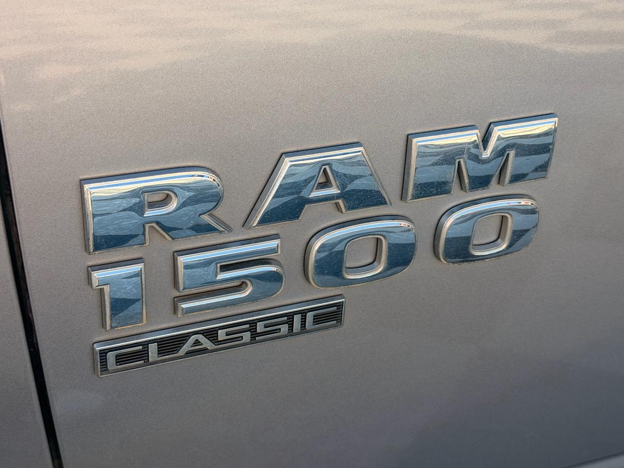 RAM 1500 Classic SLT Crew Cab SWB 4WD 2019