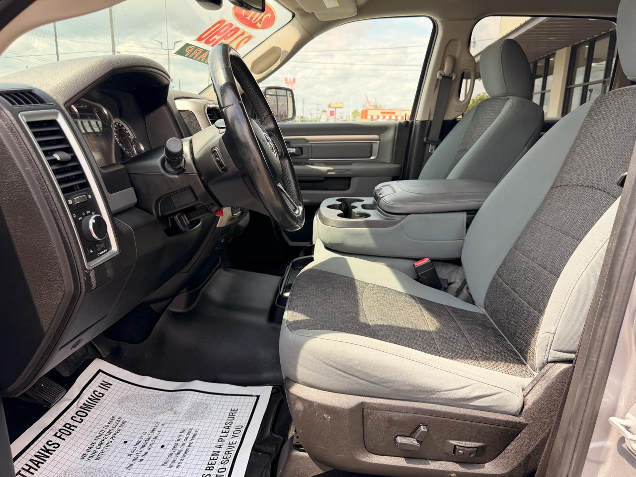 RAM 1500 Classic SLT Crew Cab SWB 4WD 2019