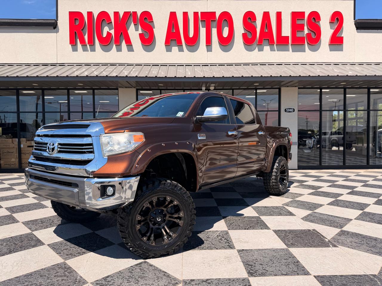 Toyota Tundra Platinum CrewMax 5.7L FFV 4WD 2017