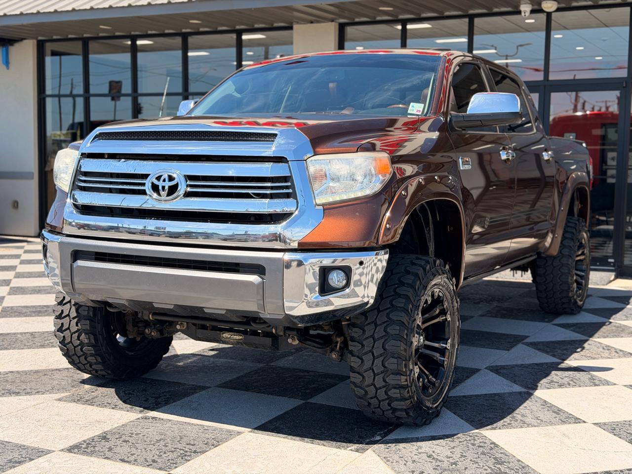 Toyota Tundra Platinum CrewMax 5.7L FFV 4WD 2017