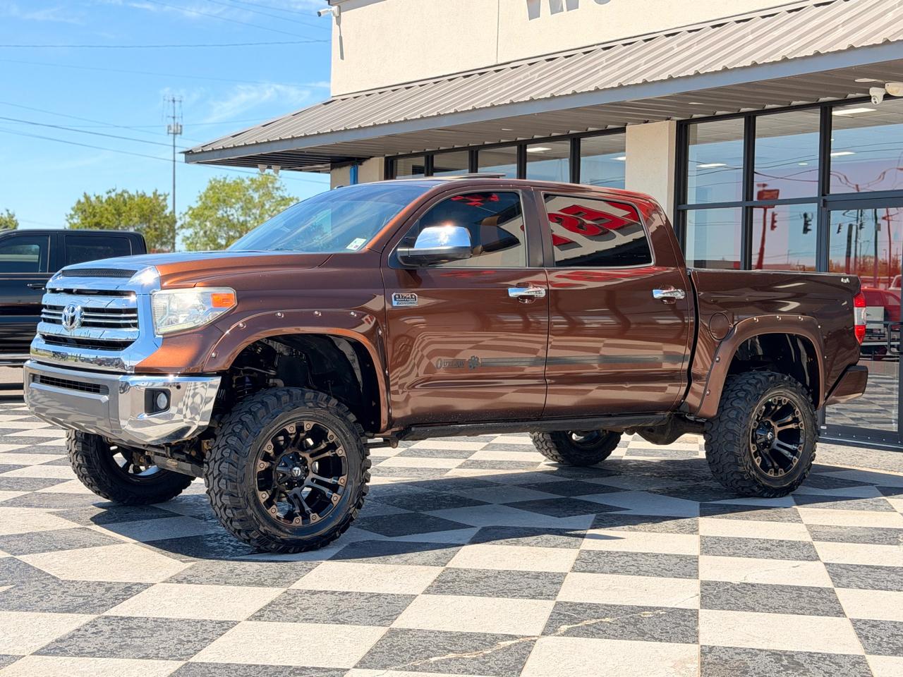 Toyota Tundra Platinum CrewMax 5.7L FFV 4WD 2017