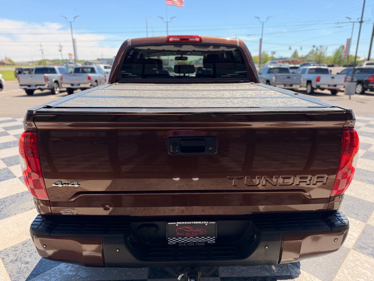 Toyota Tundra Platinum CrewMax 5.7L FFV 4WD 2017