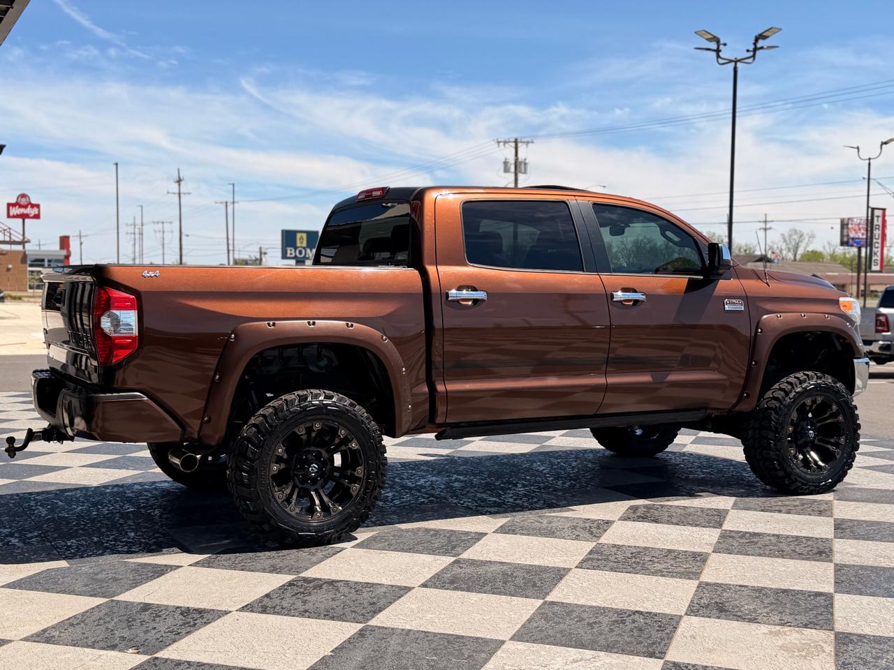 Toyota Tundra Platinum CrewMax 5.7L FFV 4WD 2017