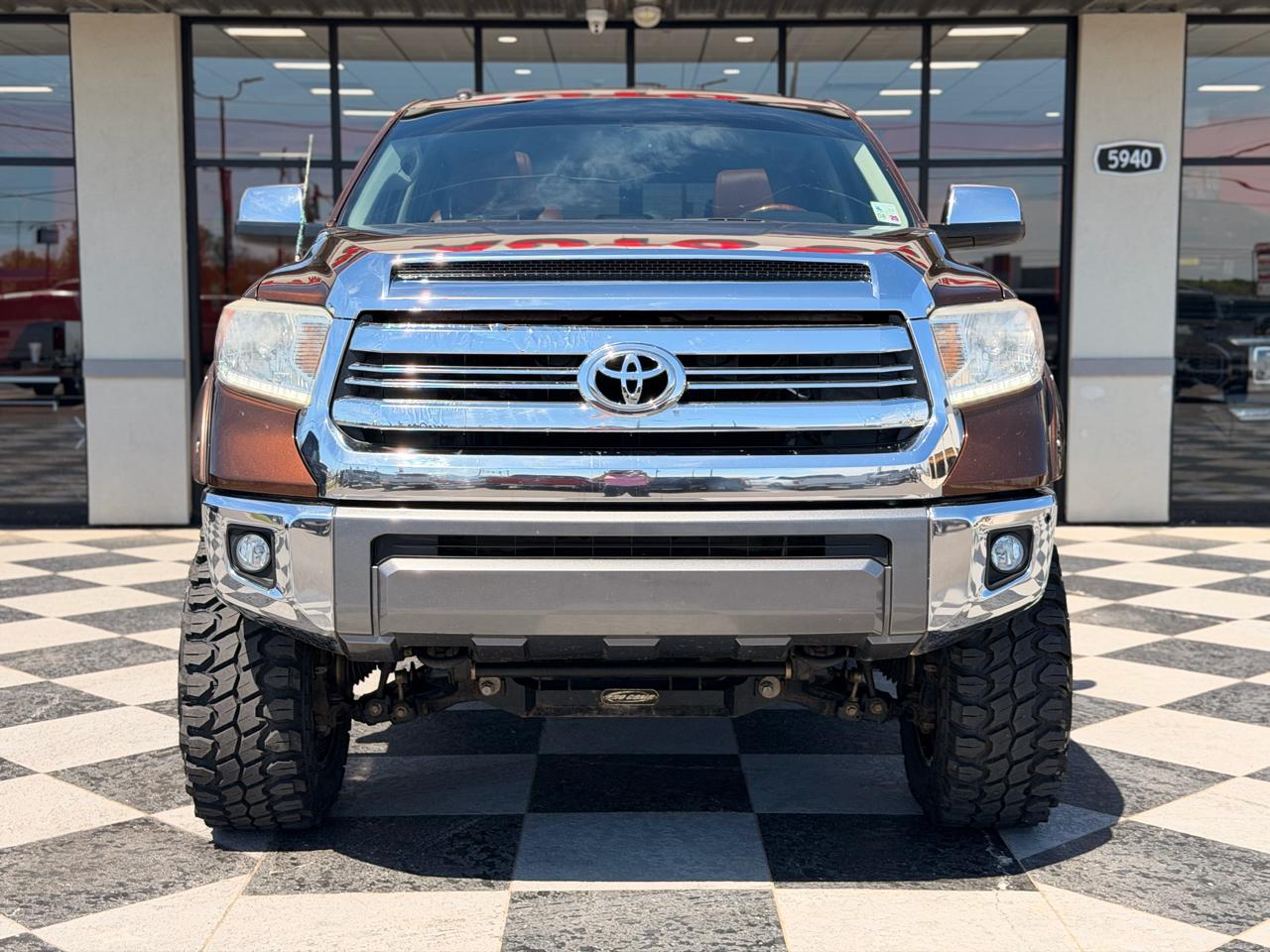 Toyota Tundra Platinum CrewMax 5.7L FFV 4WD 2017