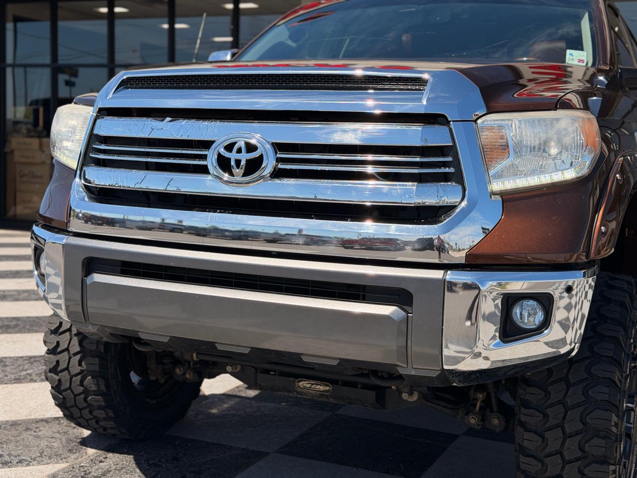 Toyota Tundra Platinum CrewMax 5.7L FFV 4WD 2017