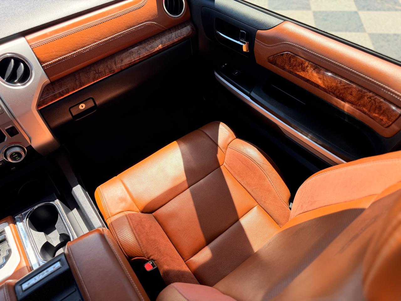 Toyota Tundra Platinum CrewMax 5.7L FFV 4WD 2017