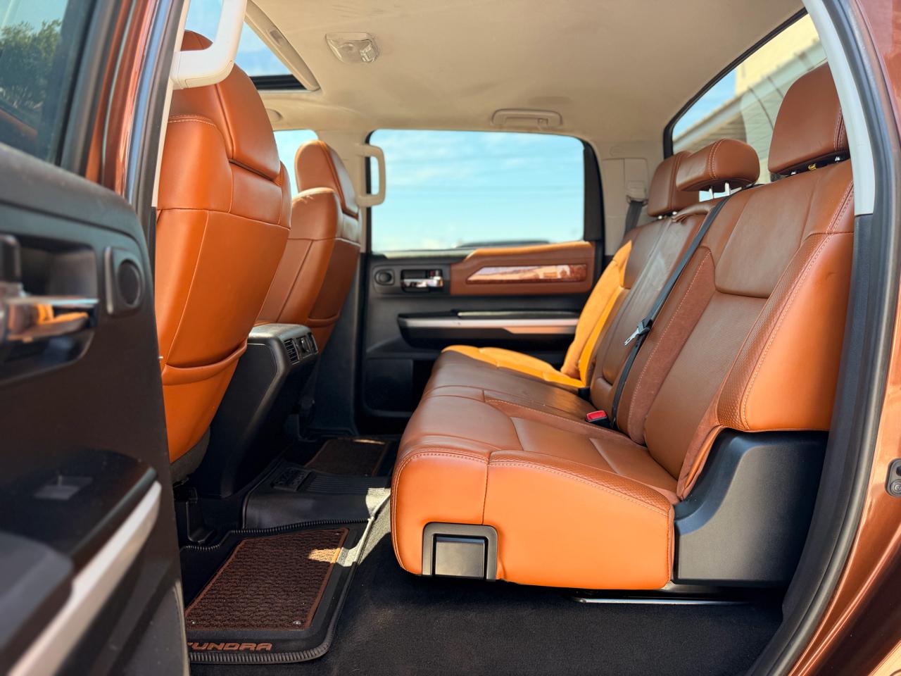 Toyota Tundra Platinum CrewMax 5.7L FFV 4WD 2017