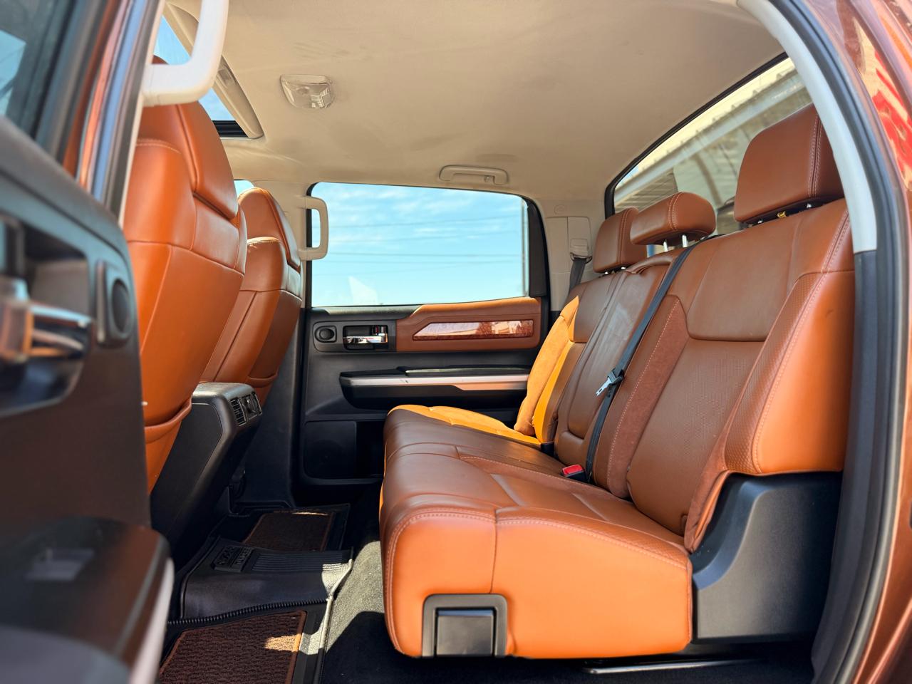 Toyota Tundra Platinum CrewMax 5.7L FFV 4WD 2017