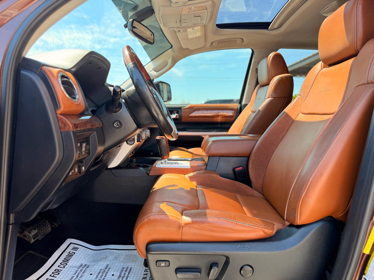 Toyota Tundra Platinum CrewMax 5.7L FFV 4WD 2017