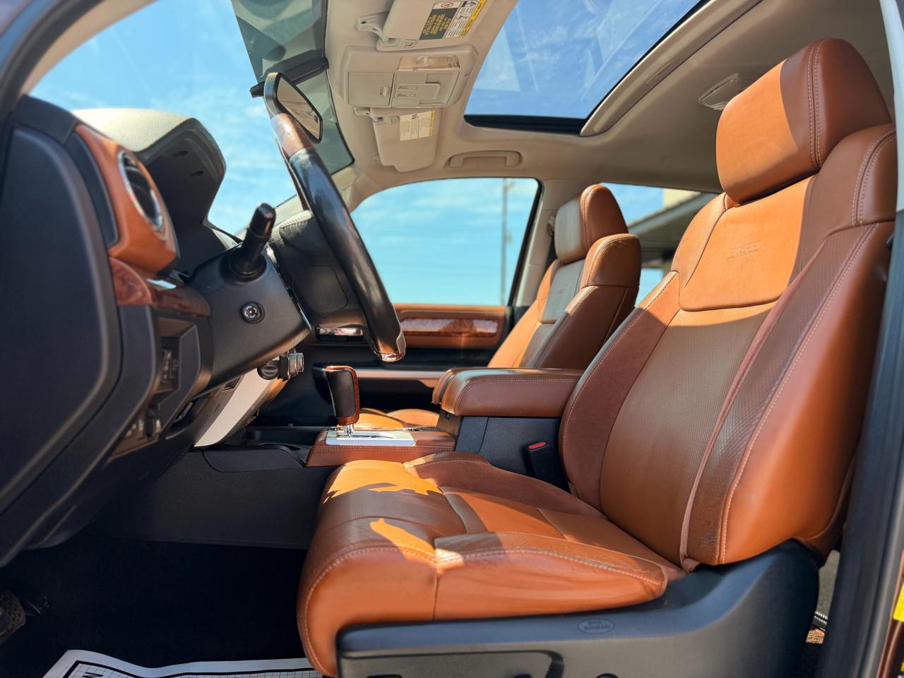 Toyota Tundra Platinum CrewMax 5.7L FFV 4WD 2017