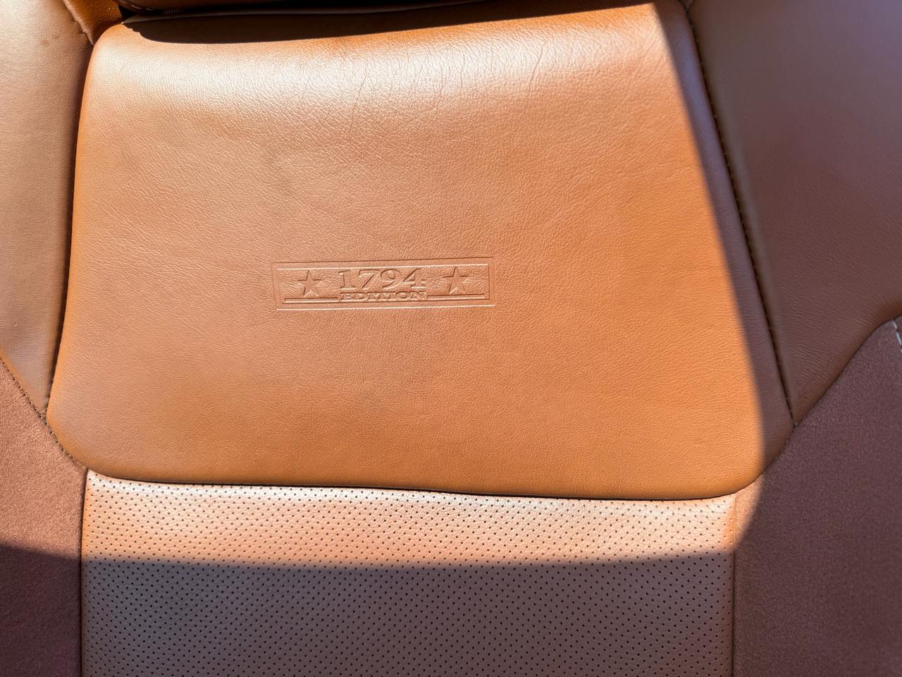 Toyota Tundra Platinum CrewMax 5.7L FFV 4WD 2017