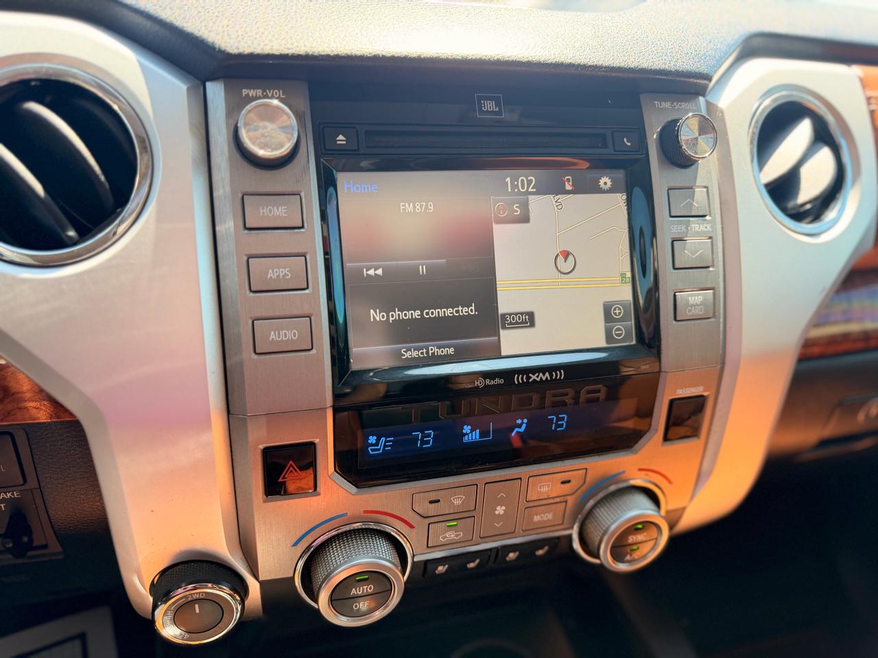 Toyota Tundra Platinum CrewMax 5.7L FFV 4WD 2017