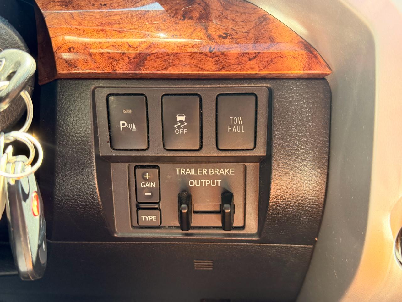 Toyota Tundra Platinum CrewMax 5.7L FFV 4WD 2017