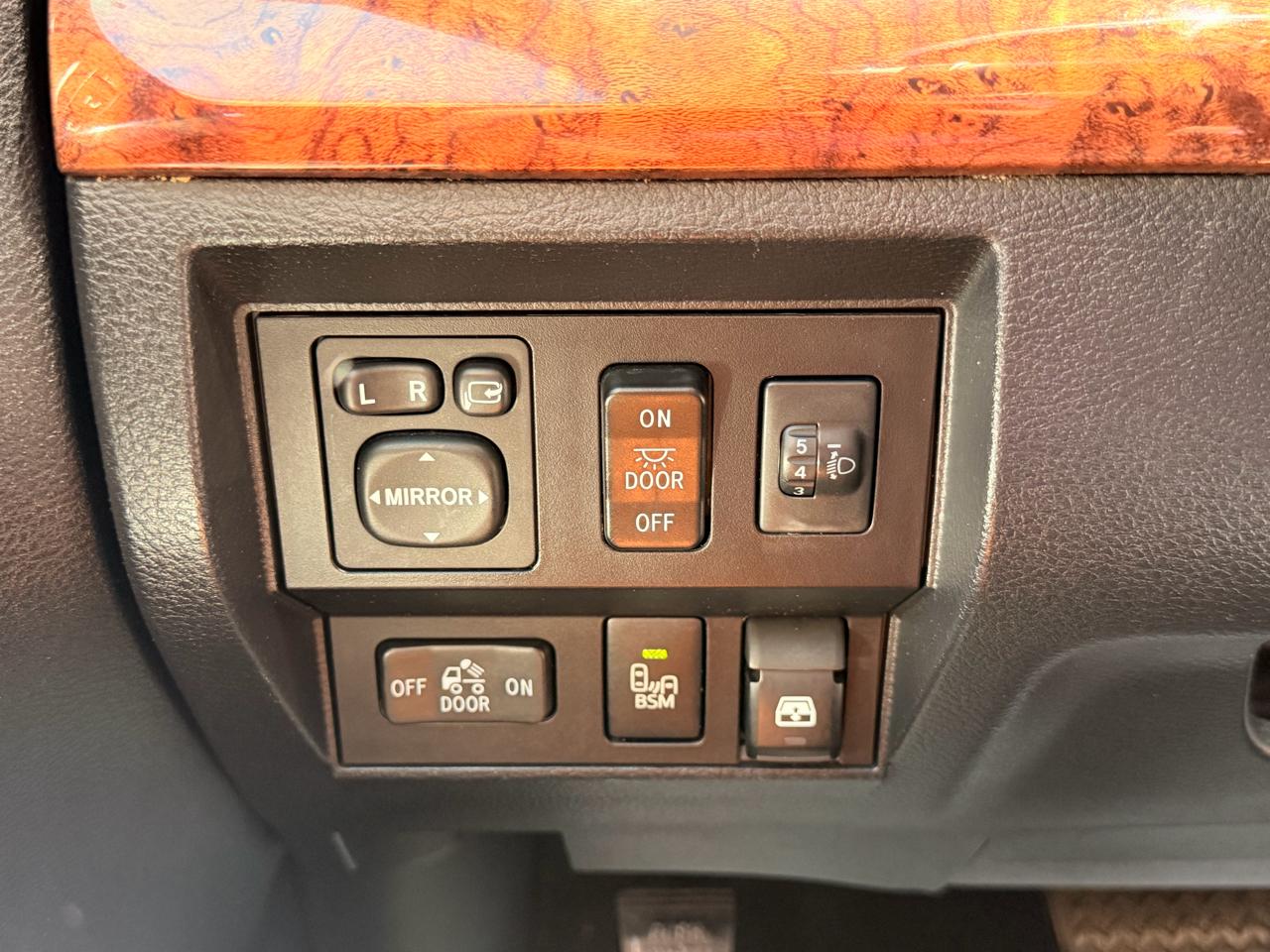 Toyota Tundra Platinum CrewMax 5.7L FFV 4WD 2017