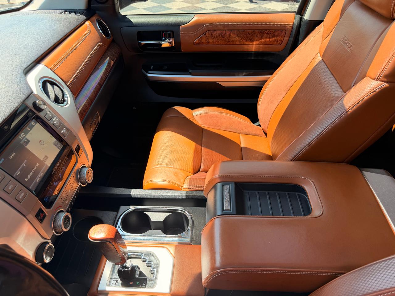 Toyota Tundra Platinum CrewMax 5.7L FFV 4WD 2017