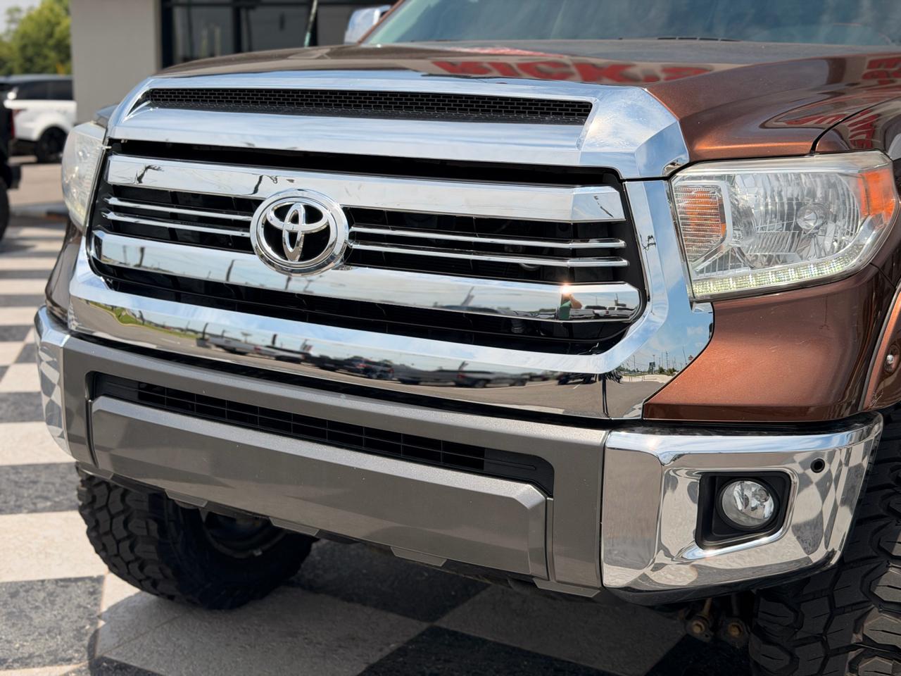 Toyota Tundra Platinum CrewMax 5.7L FFV 4WD 2017