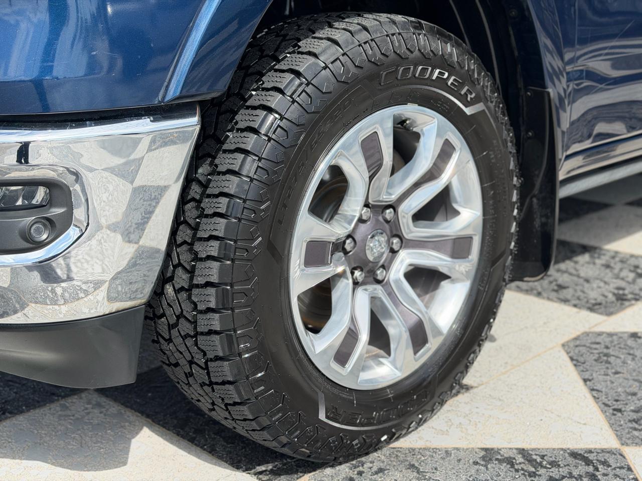 RAM 1500 Laramie Longhorn Crew Cab 4WD 2019