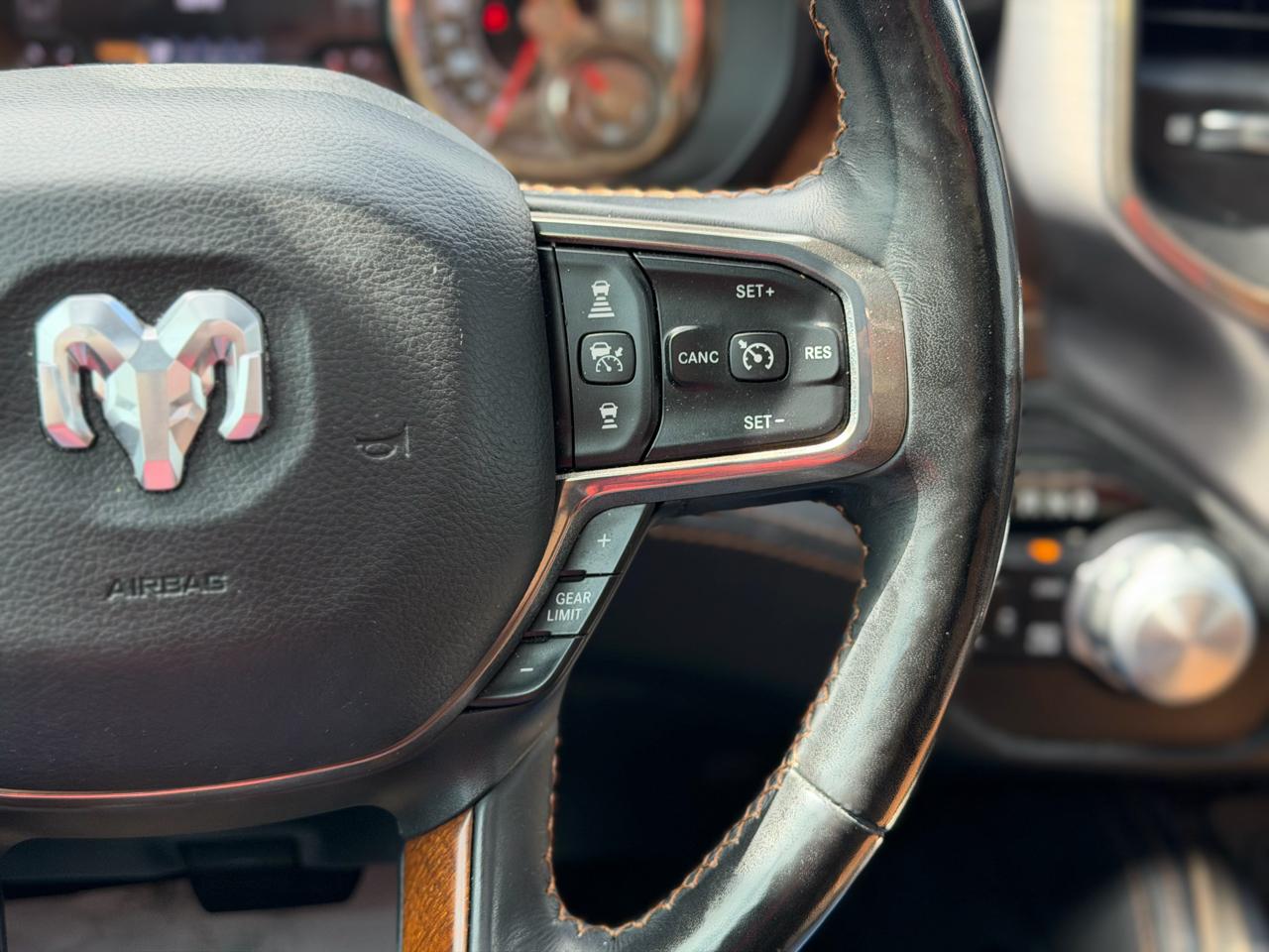 RAM 1500 Laramie Longhorn Crew Cab 4WD 2019