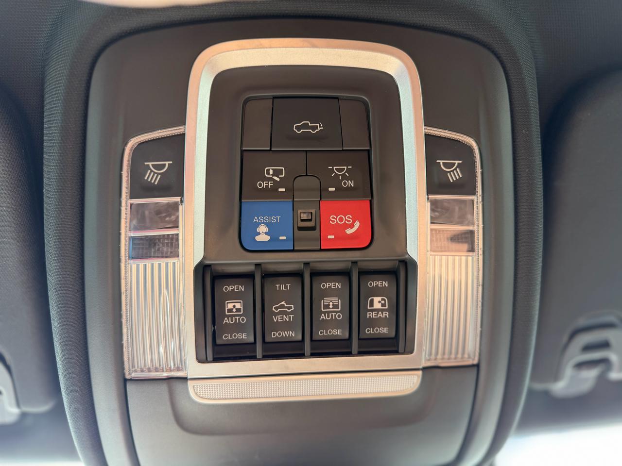 RAM 1500 Laramie Longhorn Crew Cab 4WD 2019