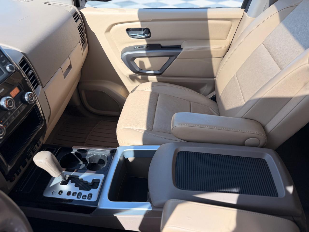 Nissan Titan SL Crew Cab 2WD 2015