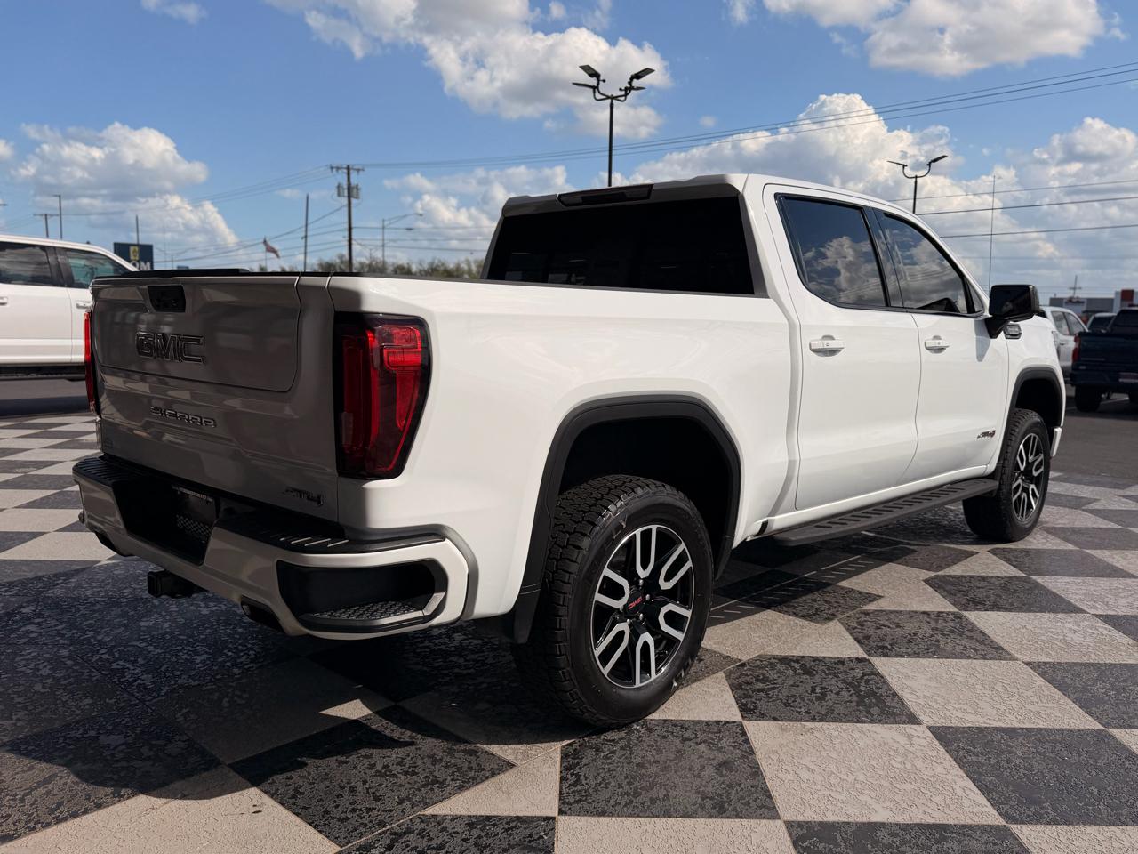 GMC Sierra 1500 AT4 Crew Cab Short Box 4WD 2021