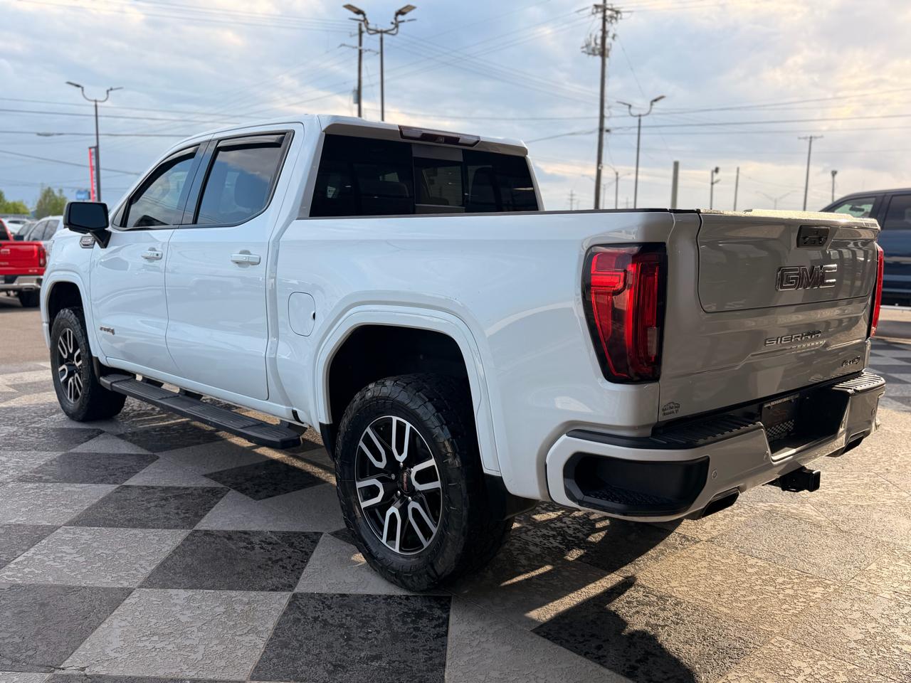GMC Sierra 1500 AT4 Crew Cab 4WD SWB 2019