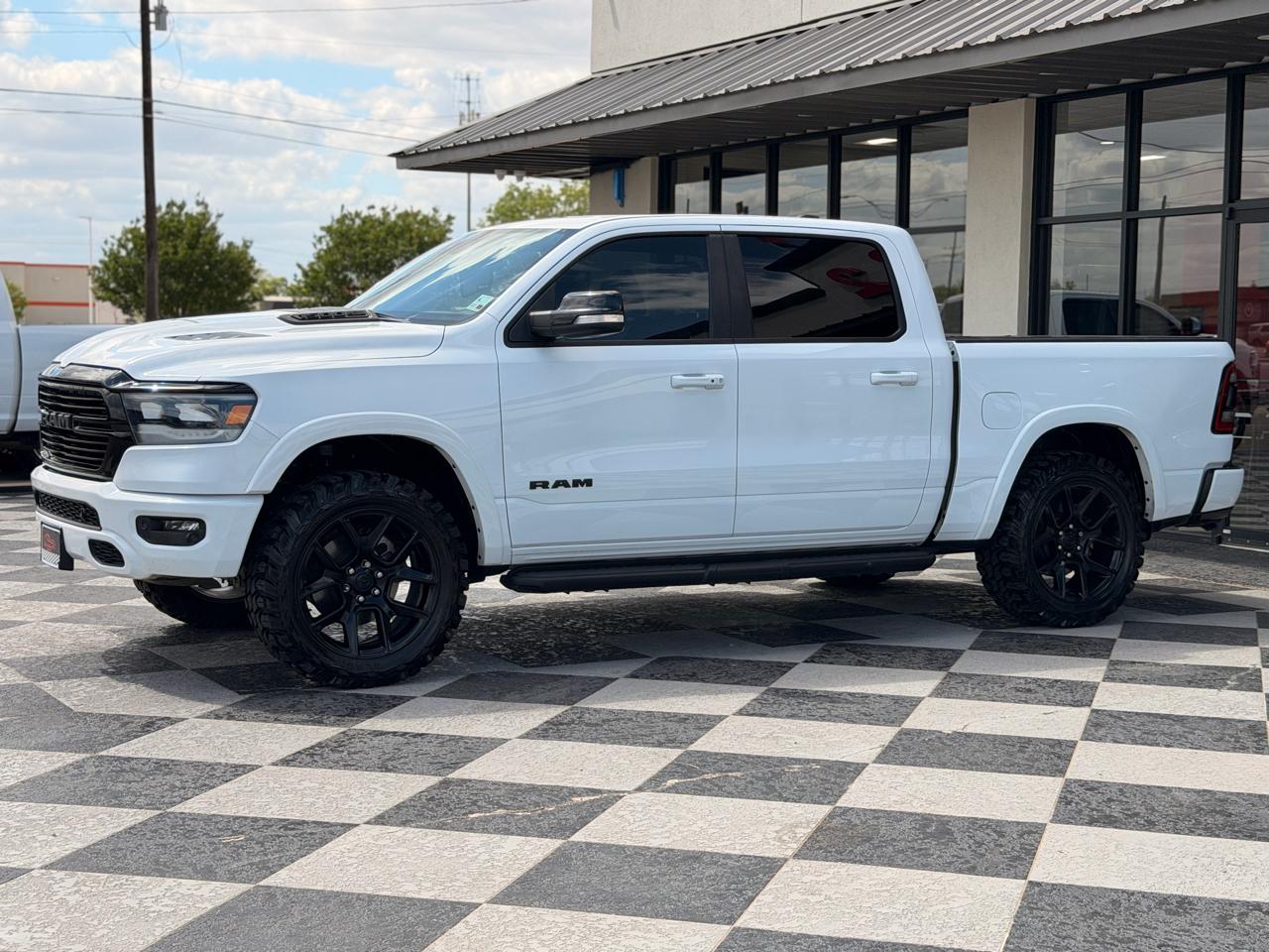 RAM 1500 Laramie Crew Cab SWB 4WD 2022