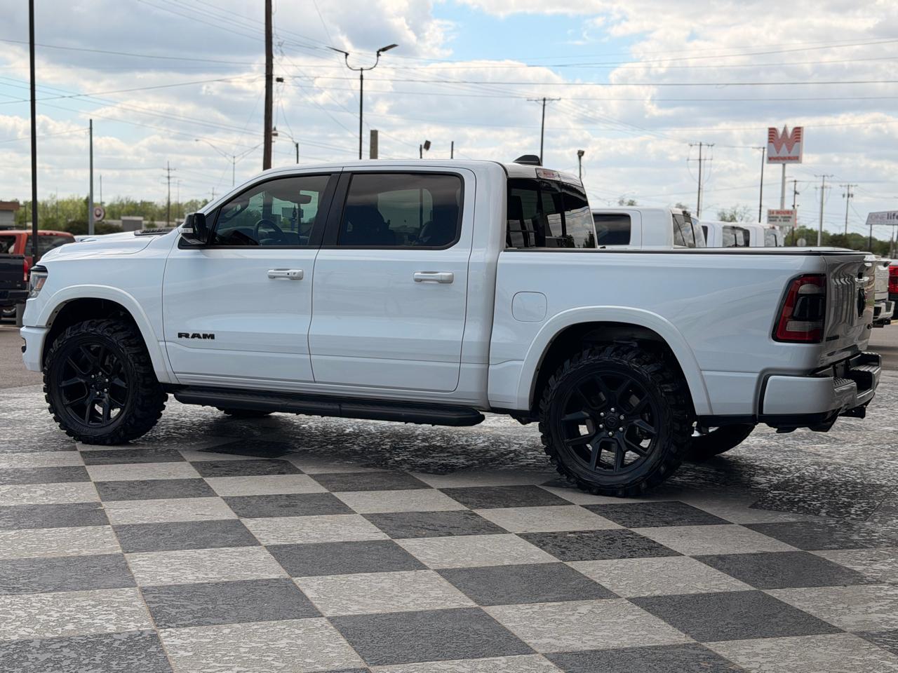 RAM 1500 Laramie Crew Cab SWB 4WD 2022