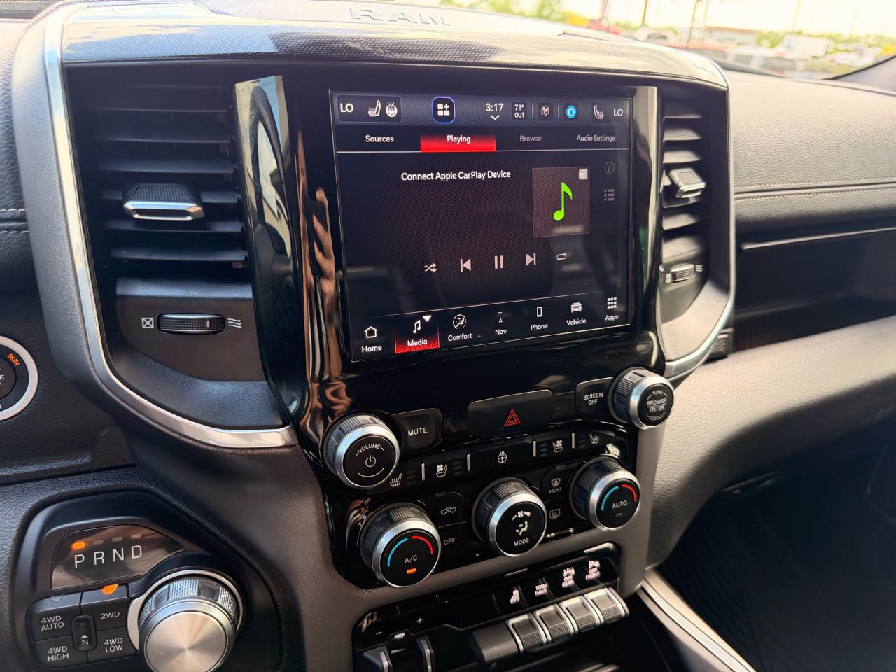 RAM 1500 Laramie Crew Cab SWB 4WD 2022