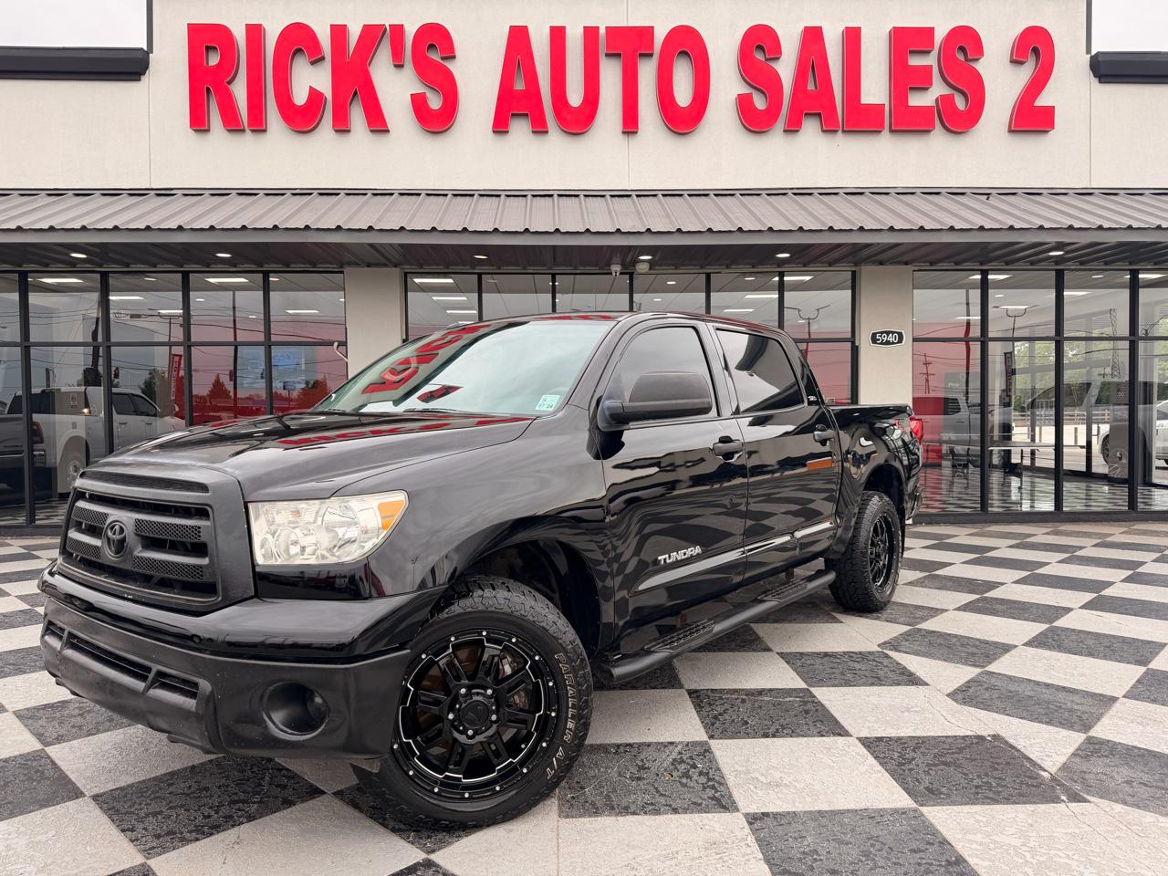 Toyota Tundra Base CrewMax 5.7L 2WD 2013