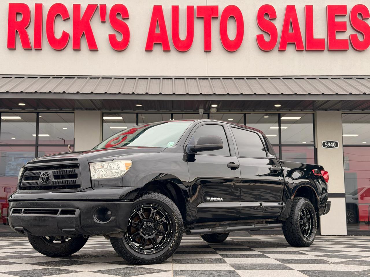 Toyota Tundra Base CrewMax 5.7L 2WD 2013