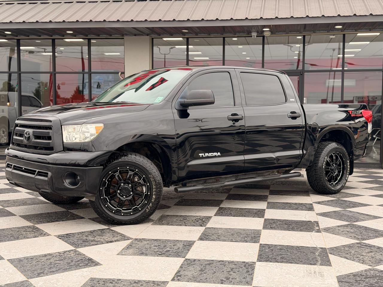 Toyota Tundra Base CrewMax 5.7L 2WD 2013