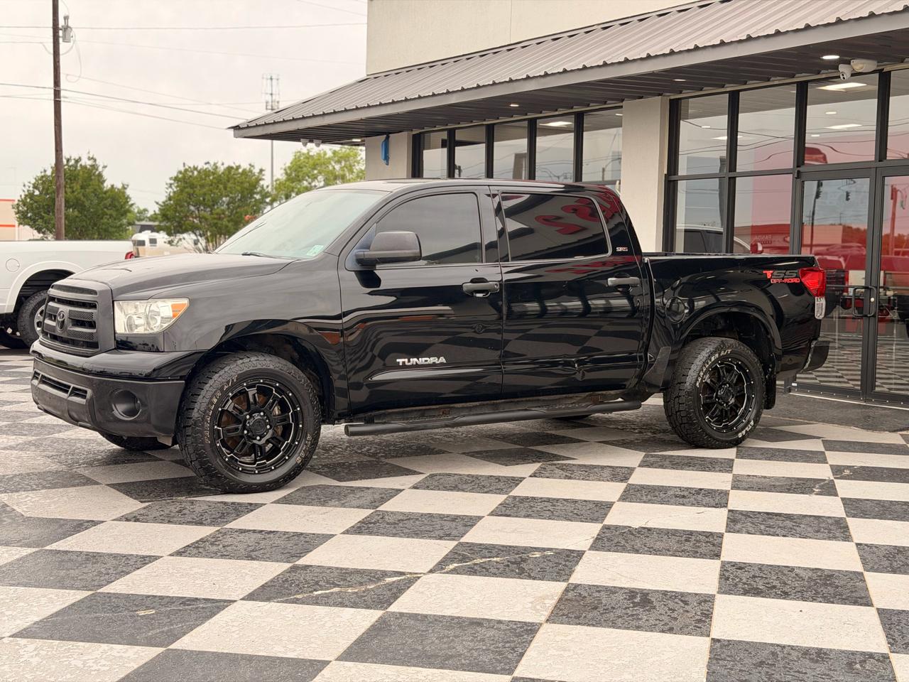 Toyota Tundra Base CrewMax 5.7L 2WD 2013