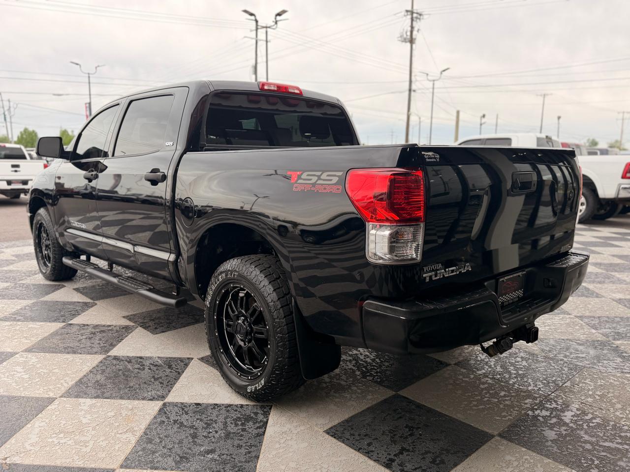 Toyota Tundra Base CrewMax 5.7L 2WD 2013
