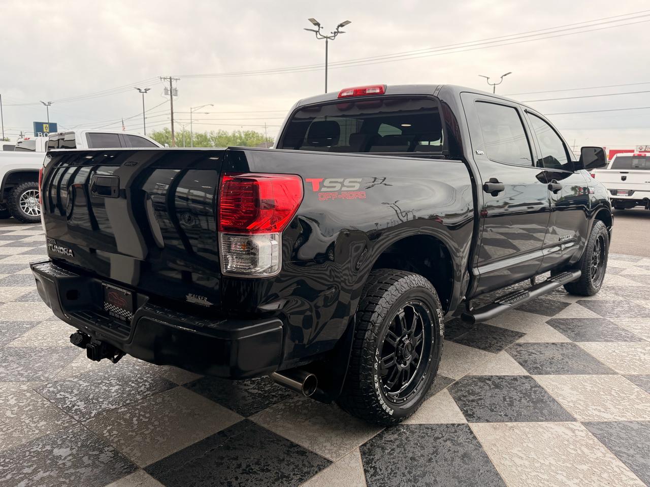Toyota Tundra Base CrewMax 5.7L 2WD 2013