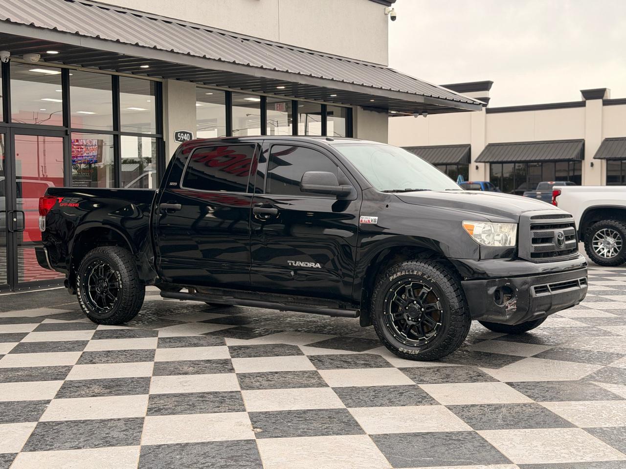 Toyota Tundra Base CrewMax 5.7L 2WD 2013