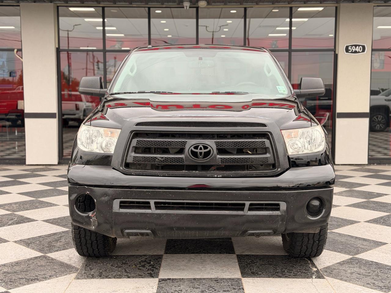 Toyota Tundra Base CrewMax 5.7L 2WD 2013