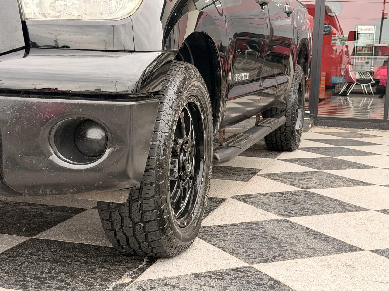 Toyota Tundra Base CrewMax 5.7L 2WD 2013